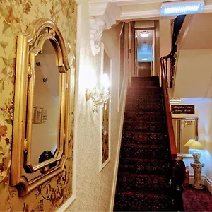 Guest house Gleneagles - Road